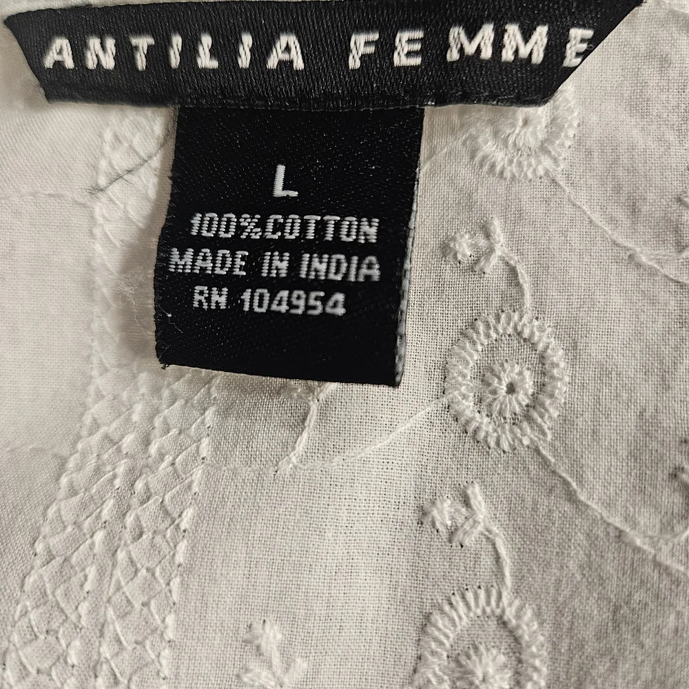 Chic White Ruffled Button Down Shirt - Picture 6 of 6
